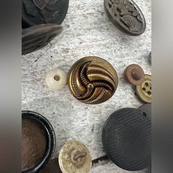 Antique Misc Button Lot Of 64 Craft Sewing Lot - Picture 6 of 10